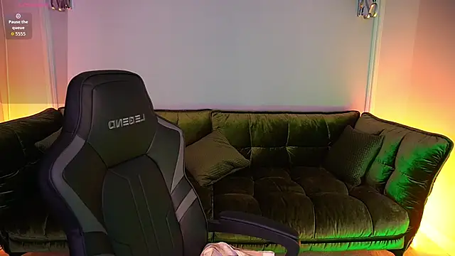 Pixie Peachh online show from 11.15.25