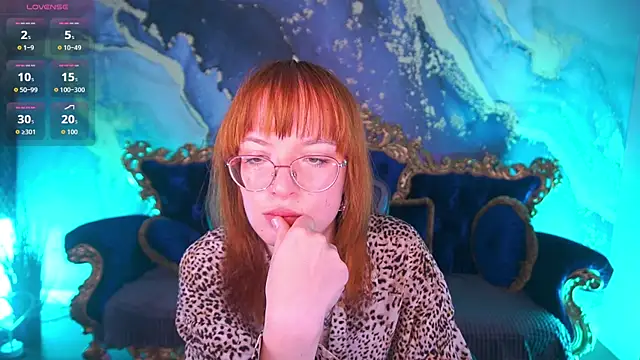 Pixie Peachh online show from 12.14.25