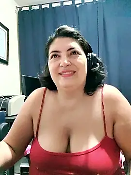 Snapshot of lina_maria99 chatting on 09.27.25 lina maria99 online show from 09.27.25