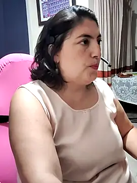 Snapshot of lina_maria99 chatting on 09.28.25 lina maria99 online show from 09.28.25