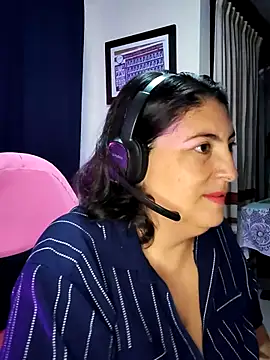 Snapshot of lina_maria99 chatting on 09.30.25 lina maria99 online show from 09.30.25