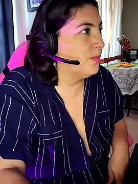 Snapshot of lina_maria99 chatting on 09.30.25 lina maria99 online show from 09.30.25