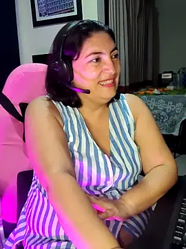 Snapshot of lina_maria99 chatting on 10.05.25 lina maria99 online show from 10.05.25