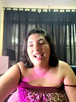 Snapshot of lina_maria99 chatting on 10.15.25 lina maria99 online show from 10.15.25