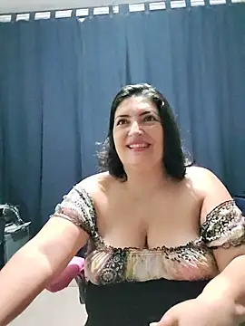 Snapshot of lina_maria99 chatting on 10.22.25 lina maria99 online show from 10.22.25