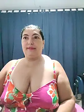 Snapshot of lina_maria99 chatting on 10.27.25 lina maria99 online show from 10.27.25