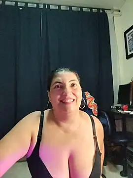 Snapshot of lina_maria99 chatting on 11.18.25 lina maria99 online show from 11.18.25