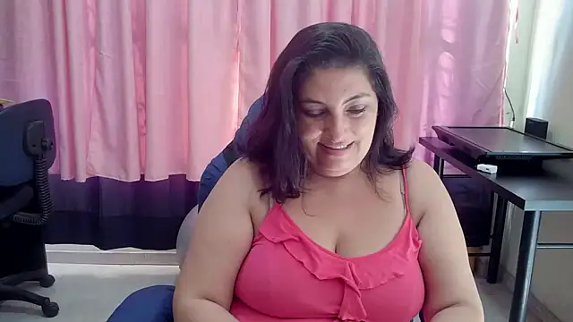 Snapshot of lina_maria99 chatting on 02.26.26 lina maria99 online show from 02.26.26