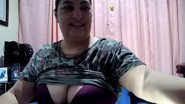 Snapshot of lina_maria99 chatting on 03.26.26 lina maria99 online show from 03.26.26
