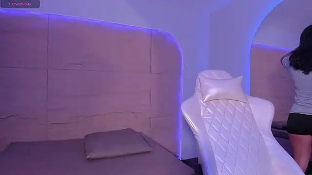 HannahMontgomery online show from 02.10.26