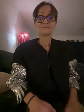 Snapshot of Chris06d22@xh chatting on 11.28.25 Chris06d22xh online show from 11.28.25