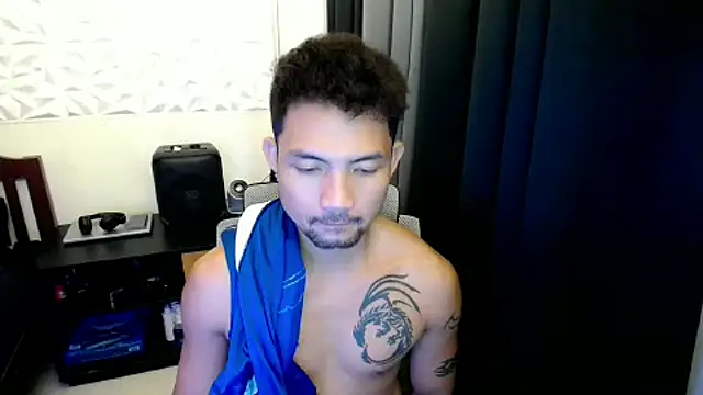 Snapshot of Thefriskyasian chatting on 09.15.25 Thefriskyasian online show from 09.15.25