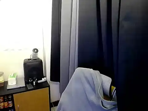 Snapshot of Thefriskyasian chatting on 09.20.25 Thefriskyasian online show from 09.20.25