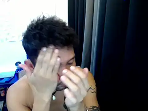 Snapshot of Thefriskyasian chatting on 10.01.25 Thefriskyasian online show from 10.01.25