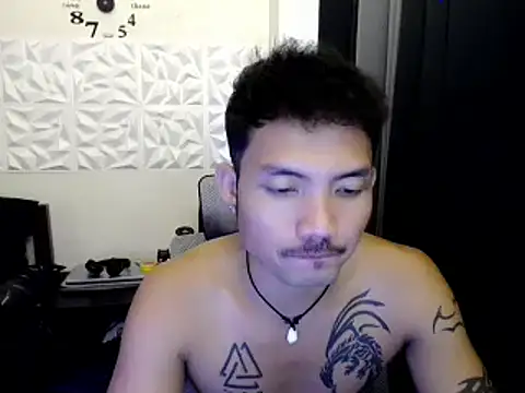 Snapshot of Thefriskyasian chatting on 10.28.25 Thefriskyasian online show from 10.28.25