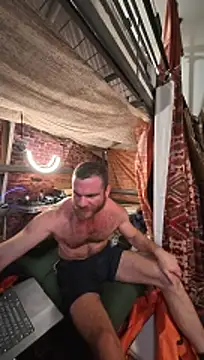 Snapshot of Bighairytopping chatting on 10.20.25 Bighairytopping online show from 10.20.25