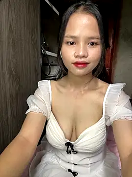 Snapshot of Hana-44 chatting on 10.22.25 Hana-44 online show from 10.22.25