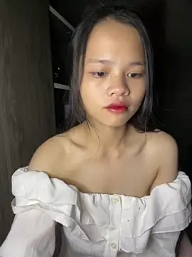 Snapshot of Hana-44 chatting on 11.10.25 Hana-44 online show from 11.10.25