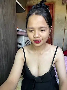 Snapshot of Hana-44 chatting on 11.30.25 Hana-44 online show from 11.30.25