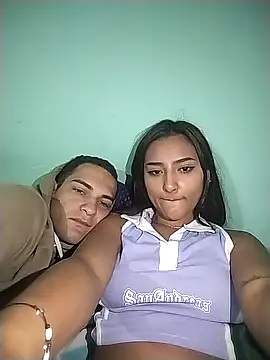 Snapshot of emilyvalencia_1 chatting on 11.30.25 emilyvalencia 1 online show from 11.30.25