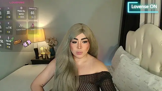 Snapshot of Unforgettable_Maria chatting on 06.16.26 Unforgettable Maria online show from 06.16.26
