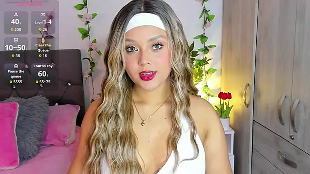 isajonnes18 online show from 10.18.25