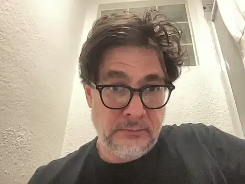 Snapshot of democratic chatting on 03.31.26 democratic online show from 03.31.26