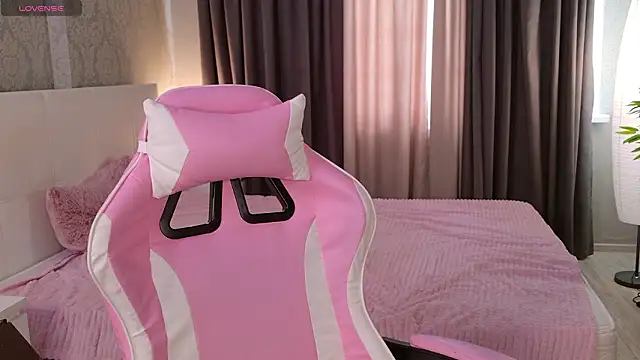 Snapshot of HeyMonkey_ chatting on 02.04.26 HeyMonkey online show from 02.04.26