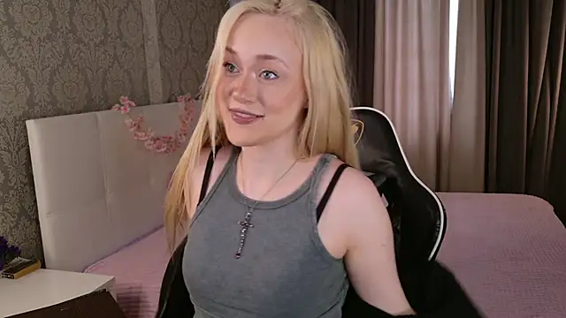 Snapshot of HeyMonkey_ chatting on 02.13.26 HeyMonkey online show from 02.13.26