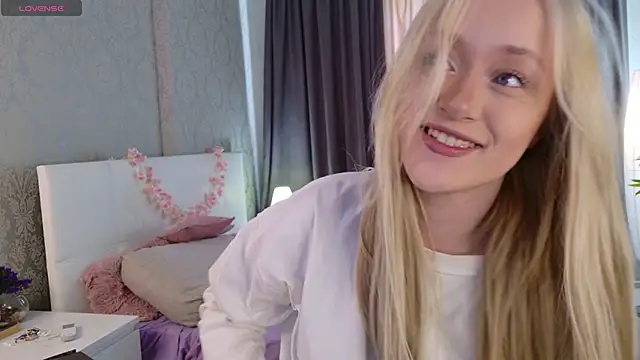 Snapshot of HeyMonkey_ chatting on 03.07.26 HeyMonkey online show from 03.07.26