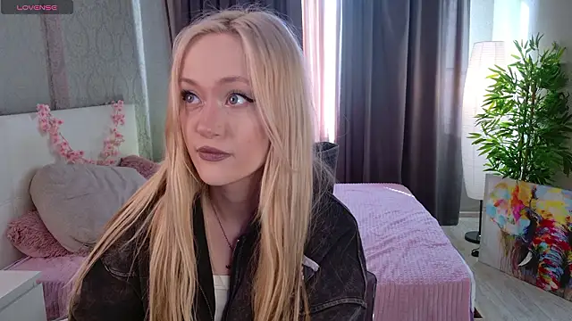 Snapshot of HeyMonkey_ chatting on 03.15.26 HeyMonkey online show from 03.15.26