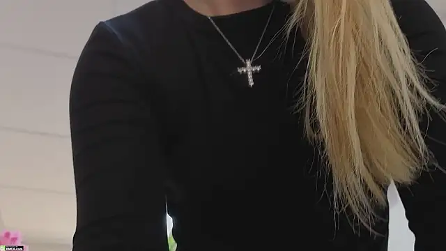 Snapshot of HeyMonkey_ chatting on 03.28.26 HeyMonkey online show from 03.28.26