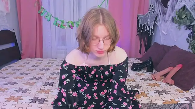 Snapshot of Masuzy chatting on 10.26.25 Masuzy online show from 10.26.25