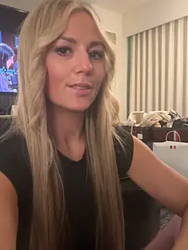 Snapshot of sammie-99 chatting on 11.04.25 sammie-99 online show from 11.04.25