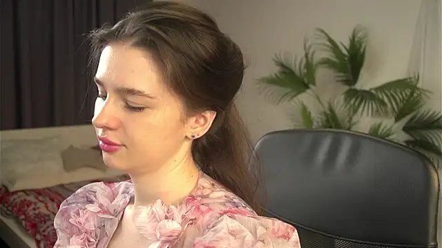 Olivia Farrell online show from 03.02.26