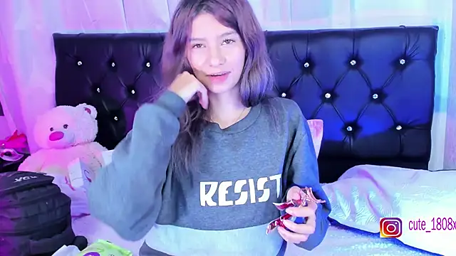 Snapshot of Sofiia_cute_ chatting on 10.28.25 Sofiia cute online show from 10.28.25