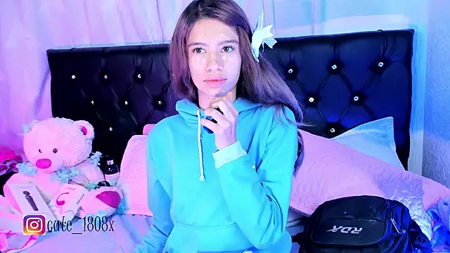 Snapshot of Sofiia_cute_ chatting on 11.18.25 Sofiia cute online show from 11.18.25