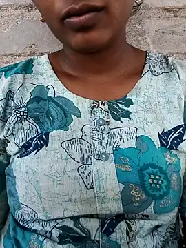 Snapshot of srav43 chatting on 09.29.25 srav43 online show from 09.29.25