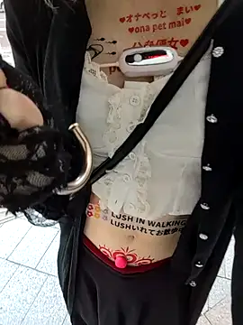 Snapshot of pink-mai chatting on 10.27.25 pink-mai online show from 10.27.25