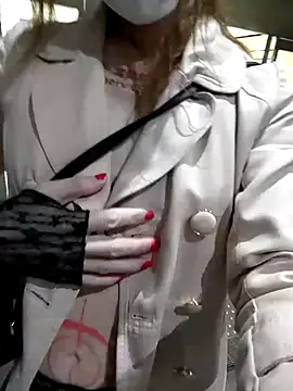 Snapshot of pink-mai chatting on 11.11.25 pink-mai online show from 11.11.25