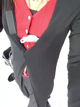 Snapshot of pink-mai chatting on 11.21.25 pink-mai online show from 11.21.25