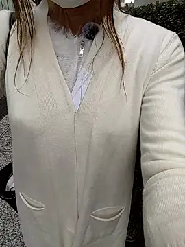 Snapshot of pink-mai chatting on 12.20.25 pink-mai online show from 12.20.25