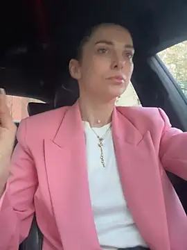 EllyLynn online show from 04.19.26