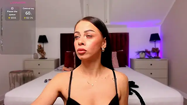 Snapshot of MiaGoldX chatting on 10.06.25 MiaGoldX online show from 10.06.25