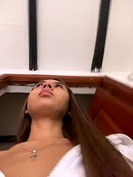 Sara-cooper2 online show from 11.10.25