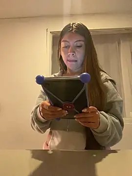 Sara-cooper2 online show from 03.04.26