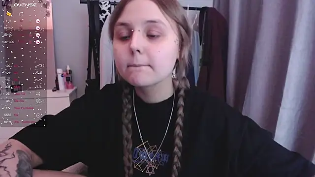 Snapshot of vendymories chatting on 03.04.26 vendymories online show from 03.04.26