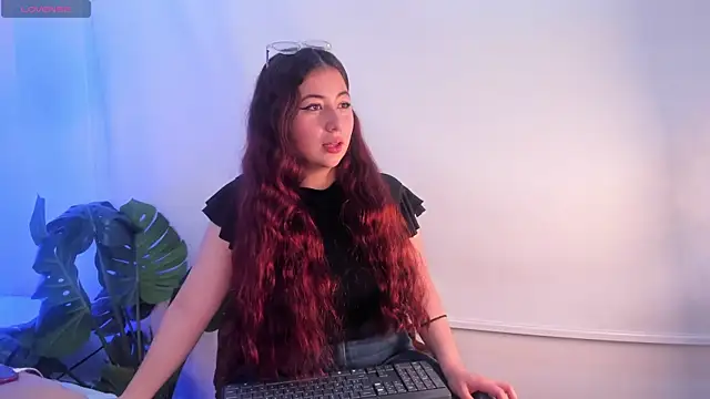 Nicolle Evanss  online show from 04.30.26