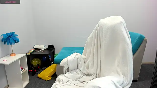 juliamurr 18 online show from 11.19.25