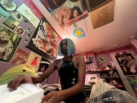 Snapshot of saidyl chatting on 10.27.25 saidyl online show from 10.27.25